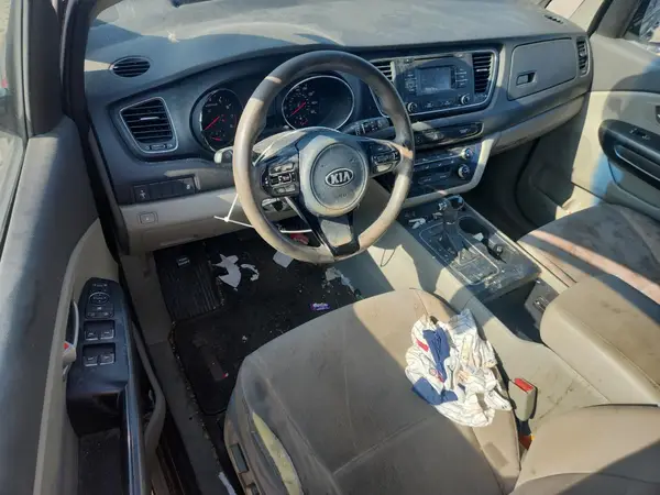 KNDMB5C11H6225422 2017 KIA SEDONA - Image 8