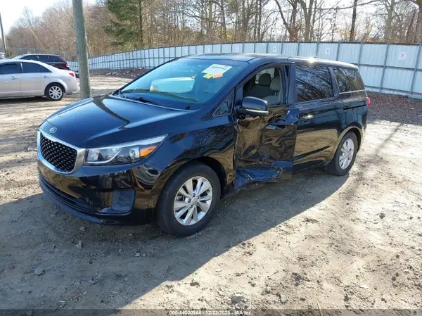 KNDMB5C11H6229504 2017 KIA SEDONA - Image 2