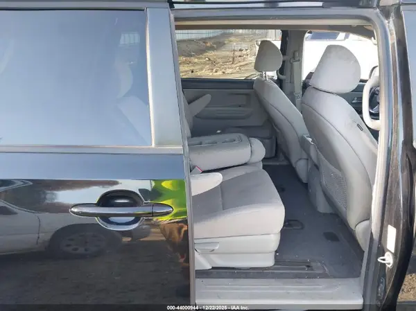 KNDMB5C11H6229504 2017 KIA SEDONA - Image 8