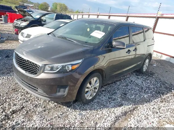 KNDMB5C11H6230541 2017 KIA SEDONA - Image 2