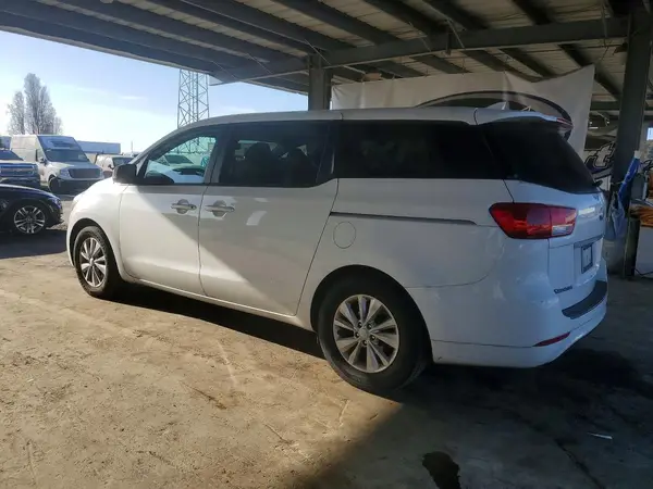 KNDMB5C11H6231964 2017 KIA SEDONA - Image 2