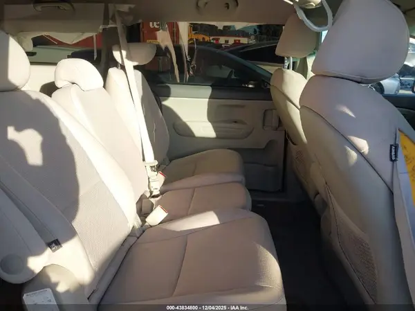 KNDMB5C11H6233178 2017 KIA SEDONA - Image 8