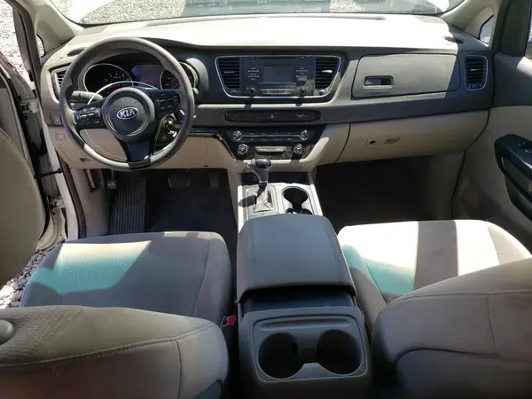 KNDMB5C11H6233570 2017 KIA SEDONA - Image 8