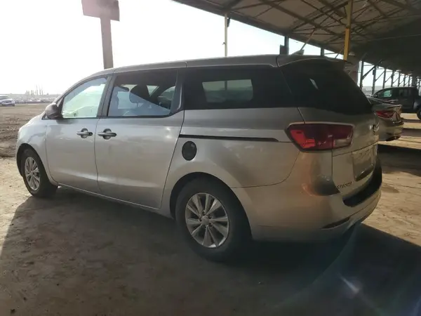 KNDMB5C11H6233827 2017 KIA SEDONA - Image 2