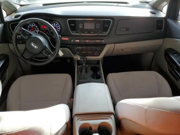 KNDMB5C11H6233827 2017 KIA SEDONA - Image 8