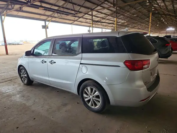 KNDMB5C11H6233830 2017 KIA SEDONA - Image 2