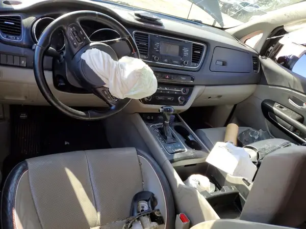 KNDMB5C11H6236517 2017 KIA SEDONA - Image 8