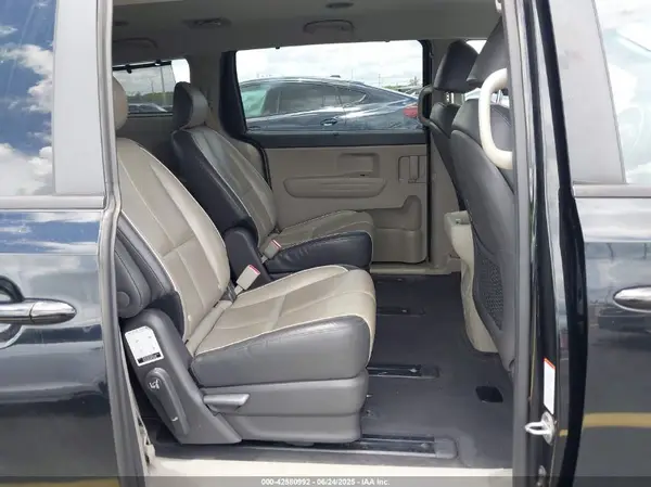 KNDMB5C11H6243290 2017 KIA SEDONA - Image 8
