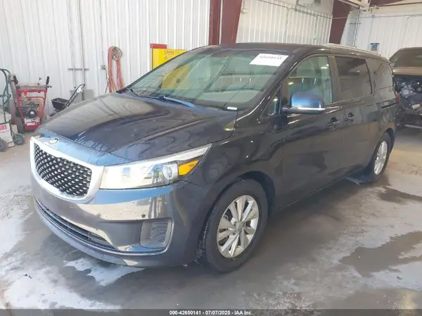 KNDMB5C11H6244245 2017 KIA SEDONA - Image 2