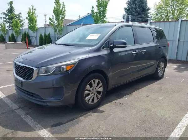 KNDMB5C11H6245072 2017 KIA SEDONA - Image 2