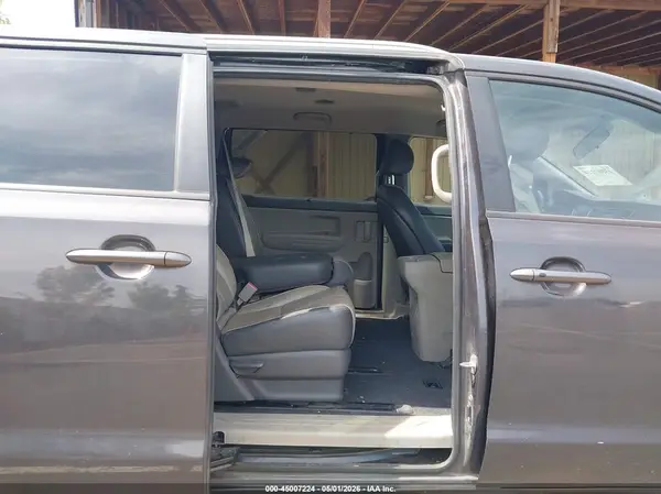 KNDMB5C11H6245072 2017 KIA SEDONA - Image 8