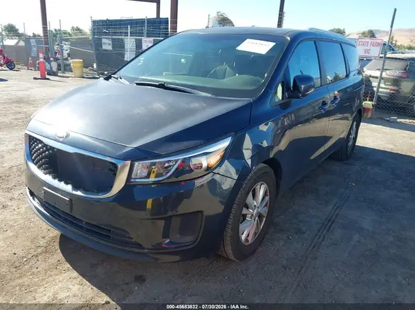 KNDMB5C11H6247923 2017 KIA SEDONA - Image 2