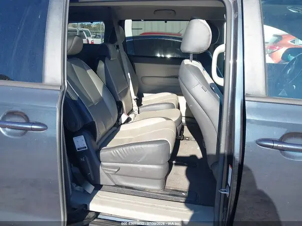 KNDMB5C11H6247923 2017 KIA SEDONA - Image 8