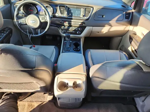 KNDMB5C11H6251261 2017 KIA SEDONA - Image 8