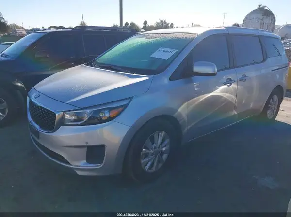 KNDMB5C11H6254242 2017 KIA SEDONA - Image 2