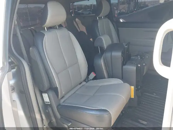 KNDMB5C11H6254242 2017 KIA SEDONA - Image 8
