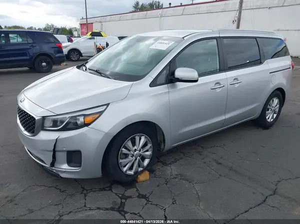KNDMB5C11H6265953 2017 KIA SEDONA - Image 2