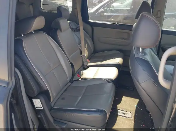 KNDMB5C11H6265967 2017 KIA SEDONA - Image 8
