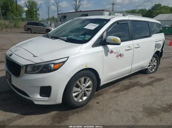 KNDMB5C11H6270103 2017 KIA SEDONA - Image 2