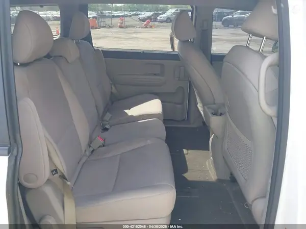 KNDMB5C11H6270103 2017 KIA SEDONA - Image 8