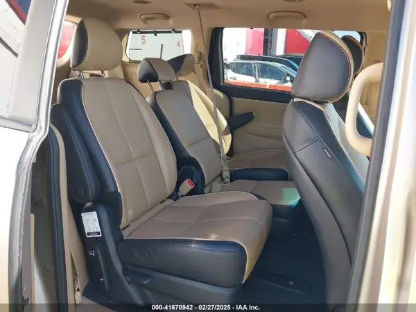 KNDMB5C11H6279786 2017 KIA SEDONA - Image 8