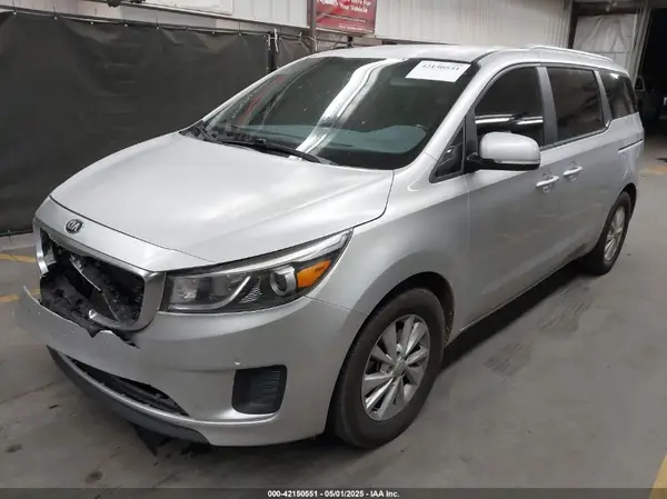 KNDMB5C11H6281117 2017 KIA SEDONA - Image 2