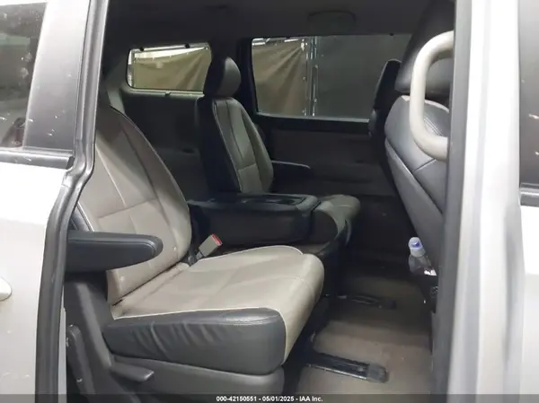 KNDMB5C11H6281117 2017 KIA SEDONA - Image 8