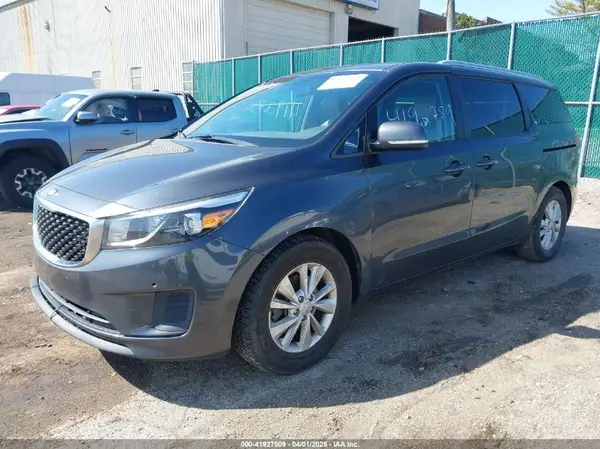 KNDMB5C11H6281201 2017 KIA SEDONA - Image 2