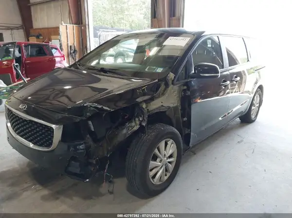 KNDMB5C11H6293784 2017 KIA SEDONA - Image 2