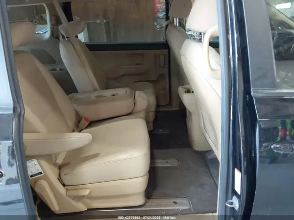 KNDMB5C11H6293784 2017 KIA SEDONA - Image 8