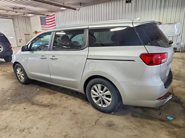 KNDMB5C11H6305075 2017 KIA SEDONA - Image 2