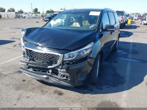 KNDMB5C11H6313953 2017 KIA SEDONA - Image 2