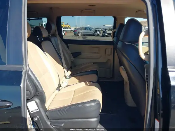 KNDMB5C11H6313953 2017 KIA SEDONA - Image 8