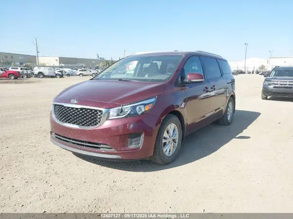 KNDMB5C11H6322426 2017 KIA SEDONA - Image 2