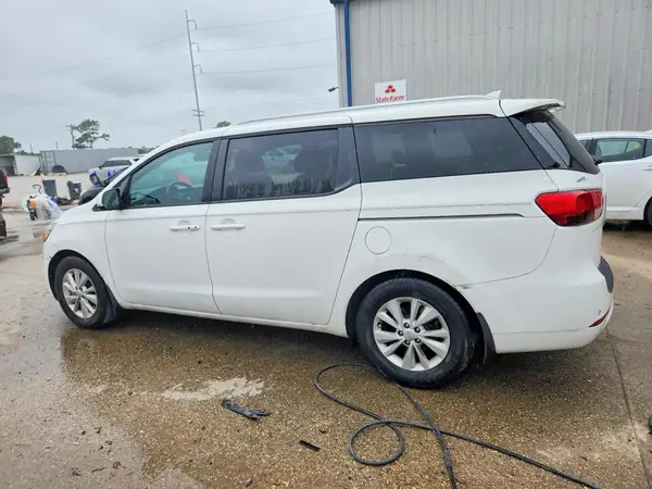 KNDMB5C11H6325942 2017 KIA SEDONA - Image 2
