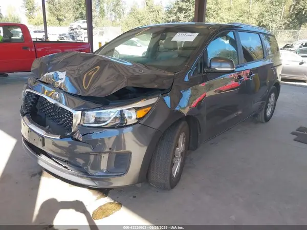 KNDMB5C11H6329795 2017 KIA SEDONA - Image 2
