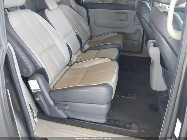 KNDMB5C11H6329795 2017 KIA SEDONA - Image 8
