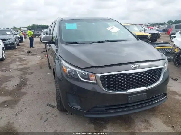 KNDMB5C11H6329926 2017 KIA SEDONA - Image 1