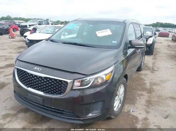 KNDMB5C11H6329926 2017 KIA SEDONA - Image 2