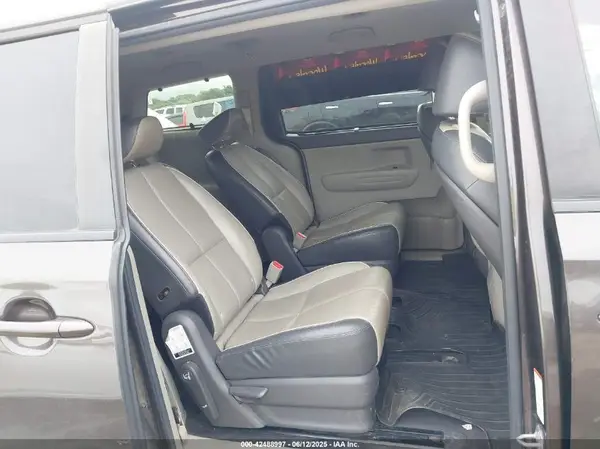 KNDMB5C11H6329926 2017 KIA SEDONA - Image 8