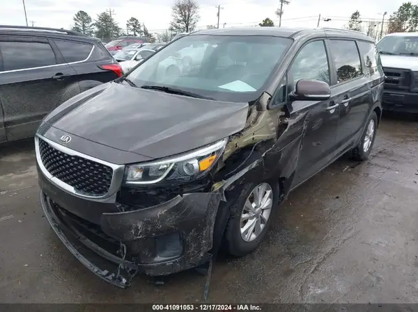KNDMB5C11H6334866 2017 KIA SEDONA - Image 2