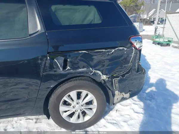 KNDMB5C11H6336245 2017 KIA SEDONA - Image 2