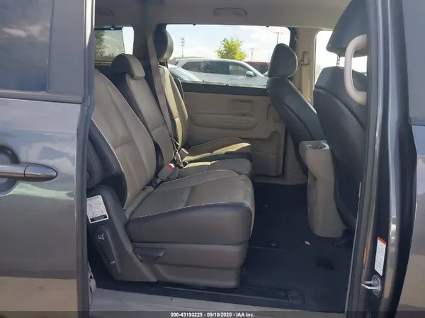 KNDMB5C11H6339419 2017 KIA SEDONA - Image 8