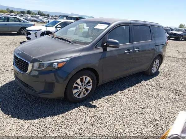 KNDMB5C11H6339436 2017 KIA SEDONA - Image 2
