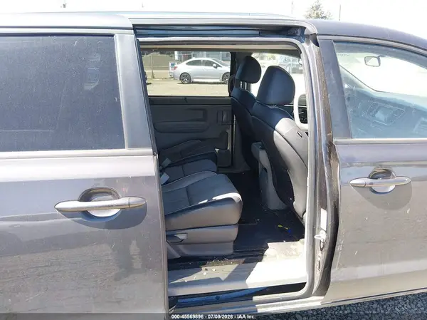 KNDMB5C11H6339436 2017 KIA SEDONA - Image 8