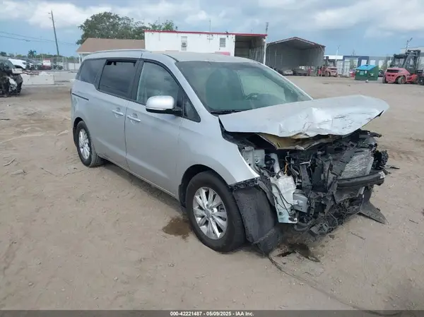 KNDMB5C11J6346098 2018 KIA SEDONA - Image 1