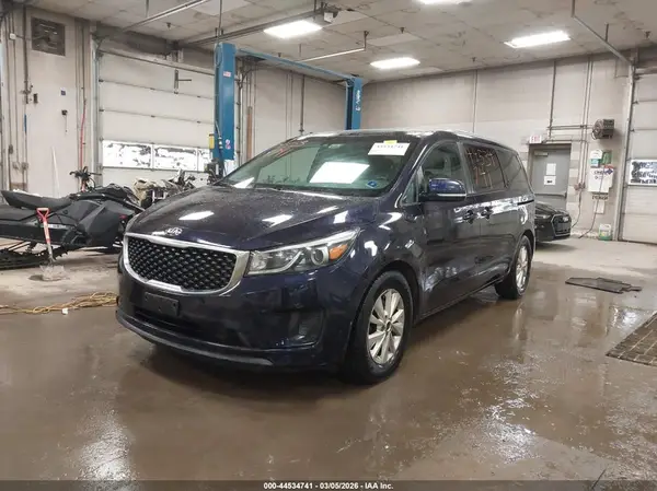 KNDMB5C11J6350426 2018 KIA SEDONA - Image 2