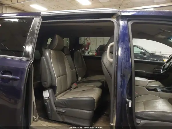 KNDMB5C11J6350426 2018 KIA SEDONA - Image 8
