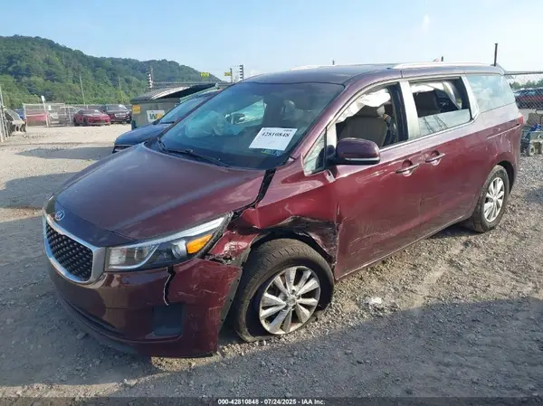 KNDMB5C11J6351558 2018 KIA SEDONA - Image 2