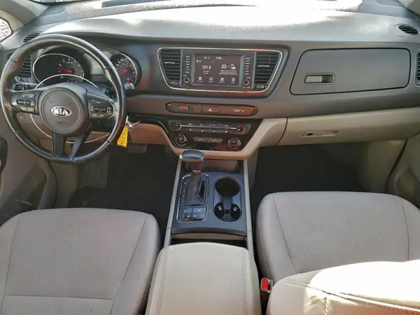 KNDMB5C11J6357084 2018 KIA SEDONA - Image 8